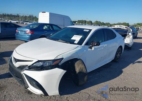 2024 Toyota Camry Se z USA, uszkodzony, nr VIN 4T1G11AK6RU879152
